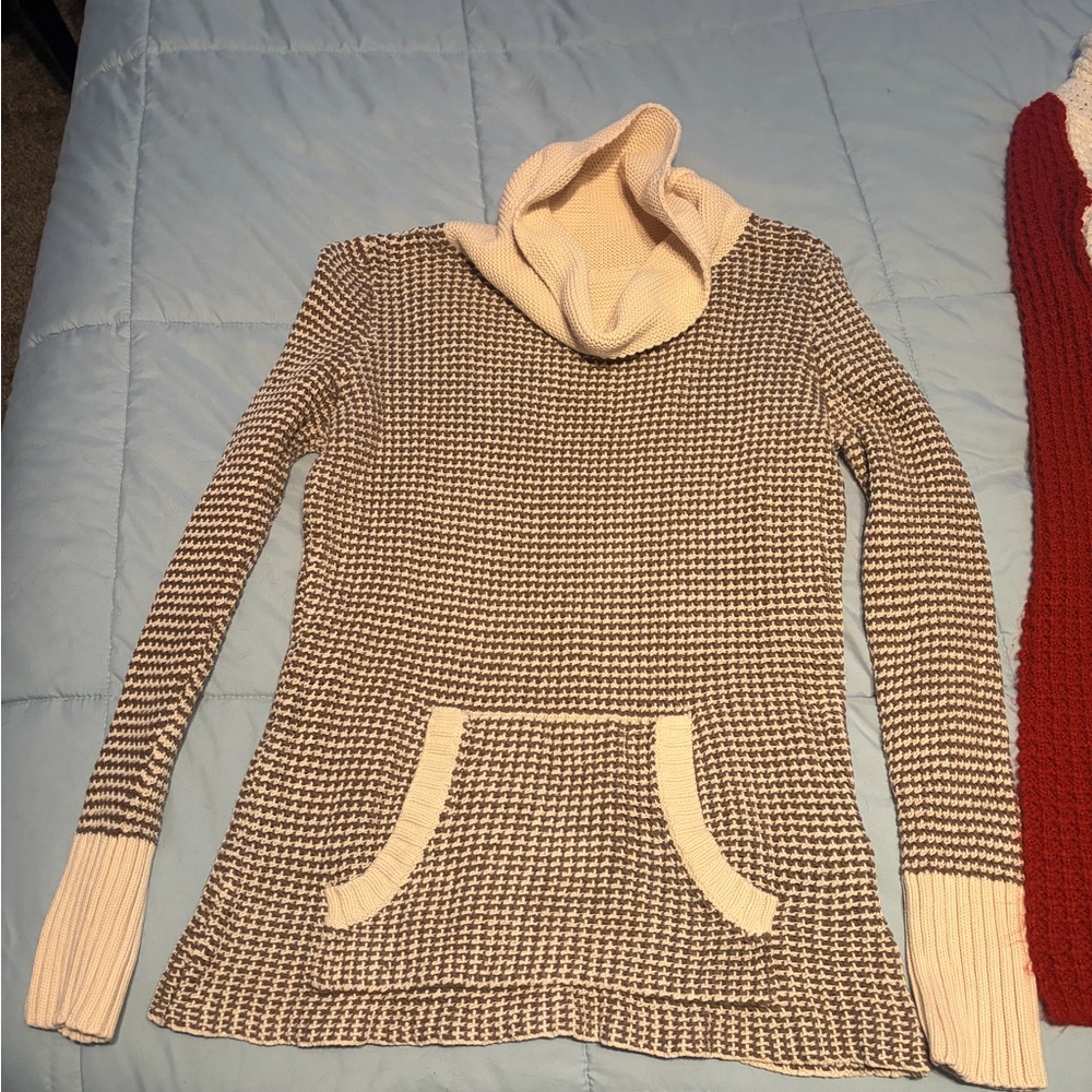 Old Navy Houndstooth Cowl Neck Sweater in Cream and Brown